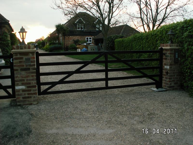 5 bar metal gate